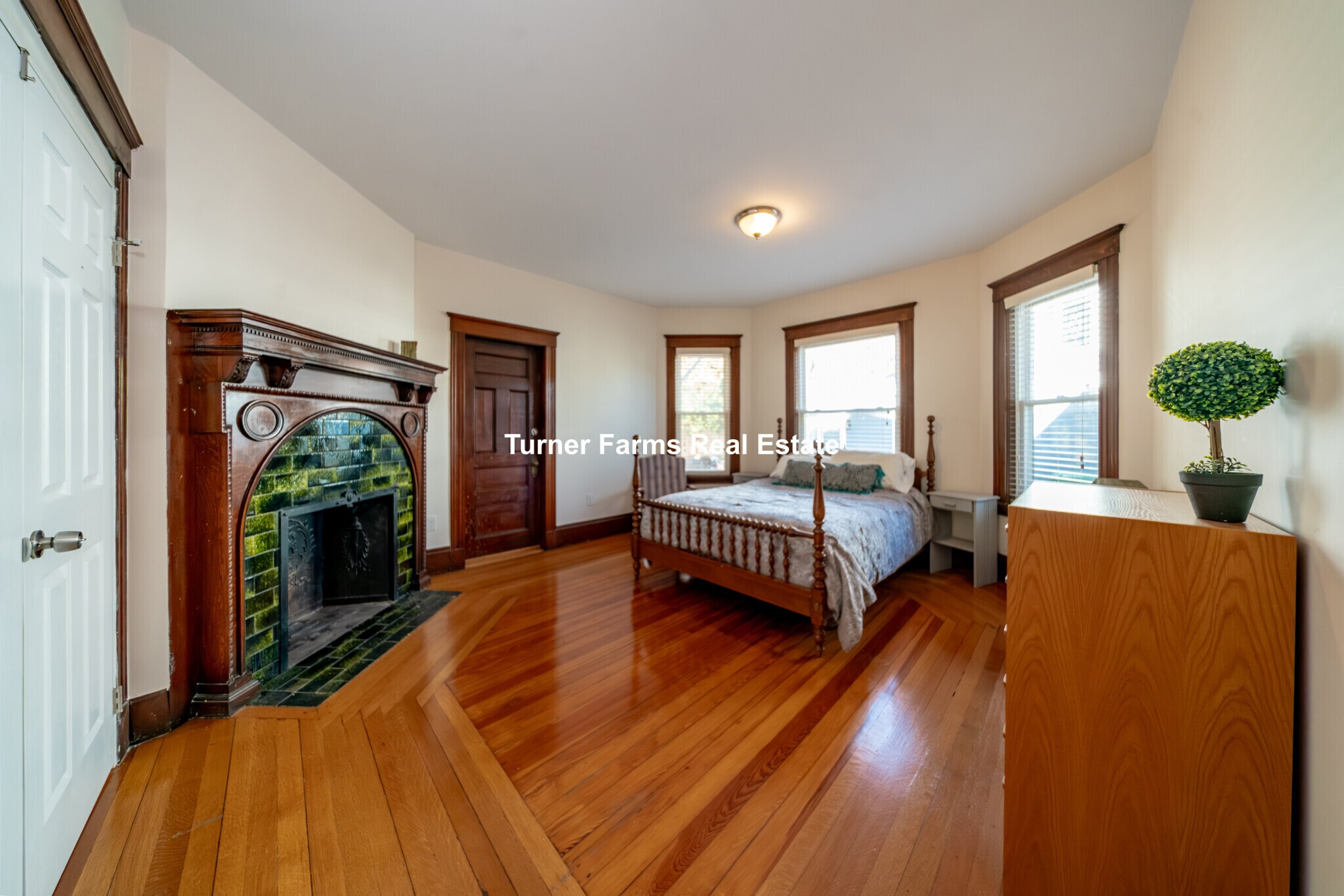 Building Photo - 124 Forest St