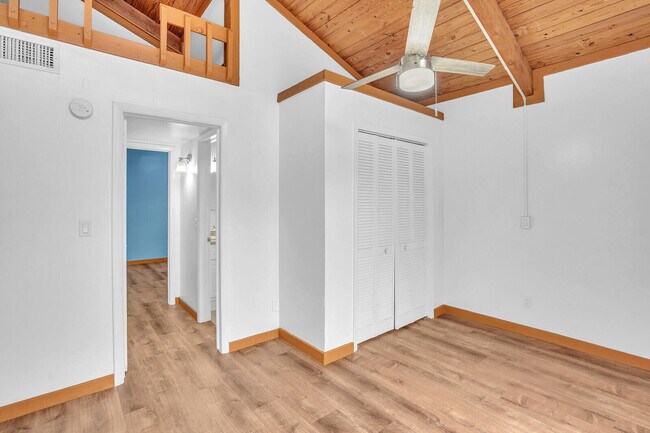 Building Photo - 100 Sparrow Dr