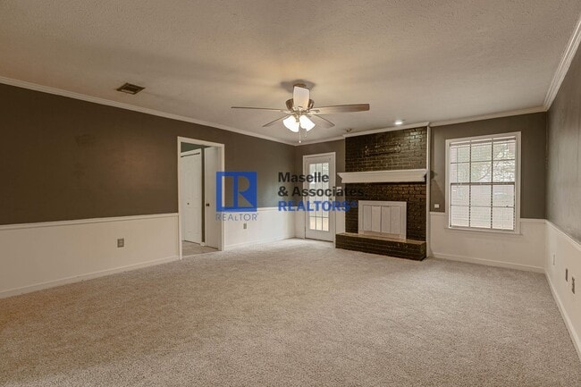 Building Photo - 5 Bedroom/2 Bath Home in Bellegrove Subdiv...
