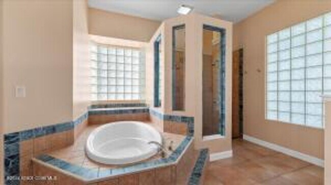 Building Photo - Luxury home located in Casabella Subdivision