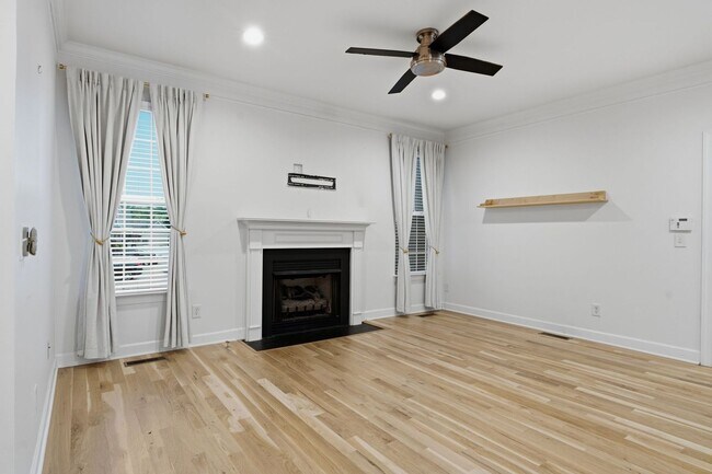 Building Photo - Lenox Village Townhome