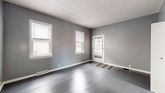 Building Photo - ** AVAILABLE OCTOBER 2025 *** Old Brooklyn...