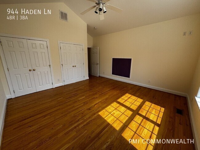 Building Photo - 944 Haden Ln