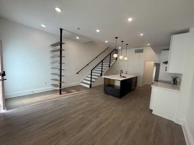 Building Photo - 1229 E 29th St