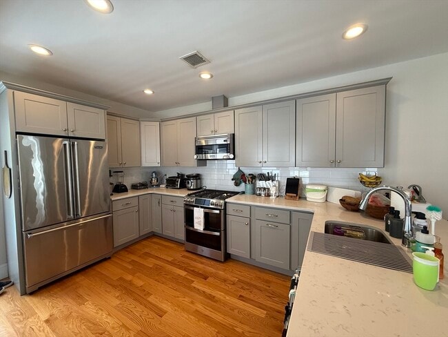 Building Photo - 24 Shapley Ave