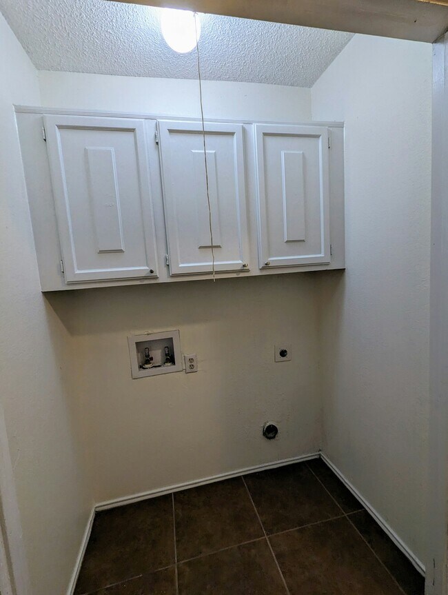 Building Photo - 8109 Foxfire Ln