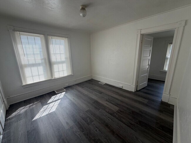 Building Photo - 40-42 Seminole Avenue