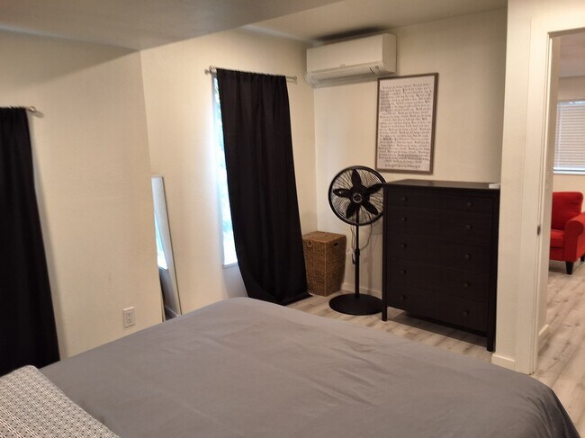 Building Photo - 720 S Southern St