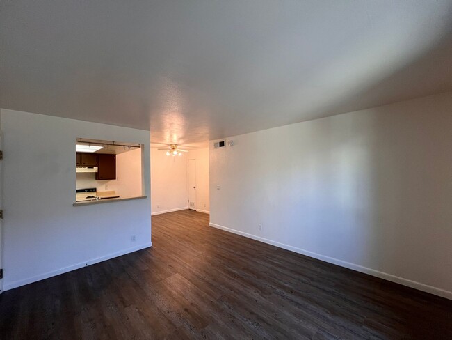 Building Photo - Cute 1 bedroom Reno apartment!