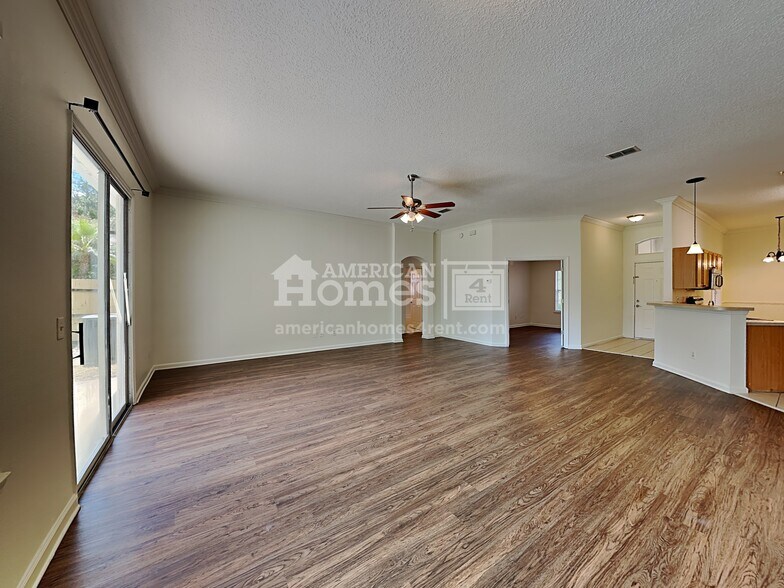 Building Photo - 224 N Lake Cunningham Ave