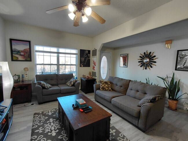 Building Photo - 4 Plex unit close to FLW