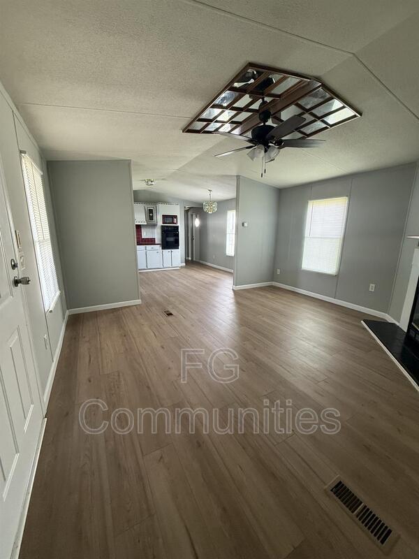 Building Photo - 212 Fern Ct