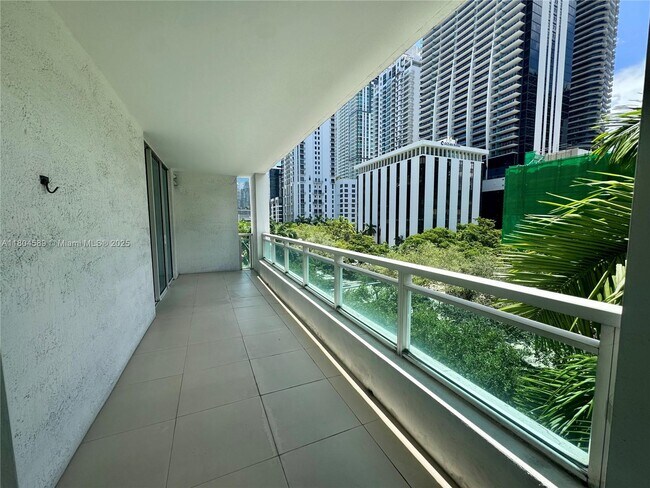 Building Photo - 951 Brickell Ave