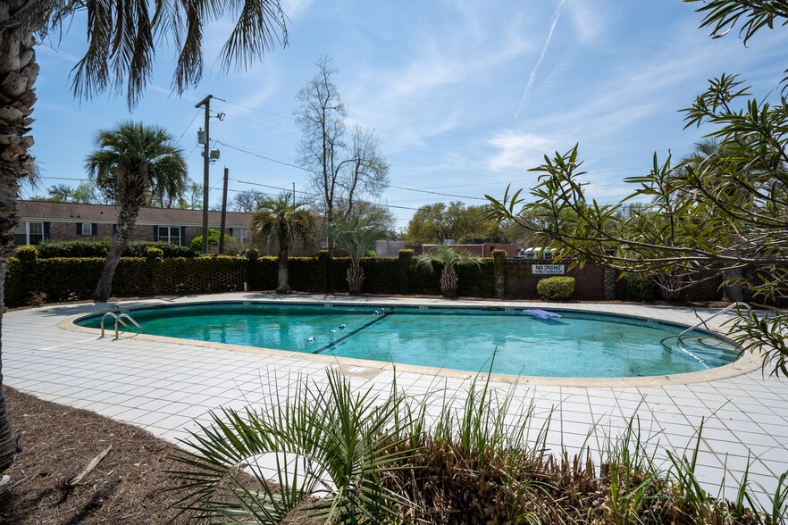 Building Photo - 811 Colony Dr