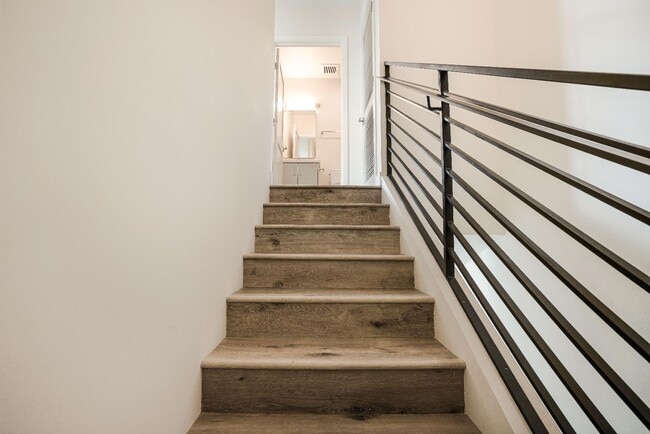 Building Photo - 3308 Mentone Ave