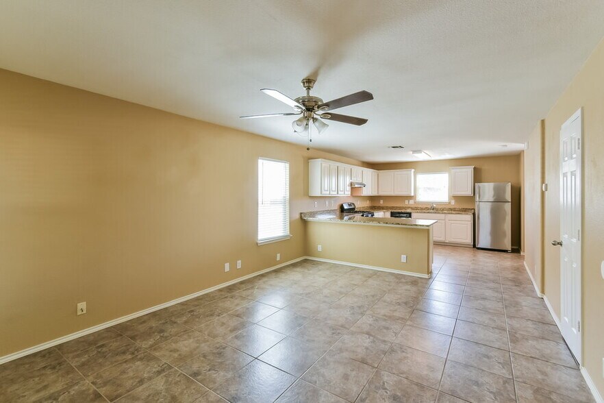 Building Photo - 5523 Red Canyon