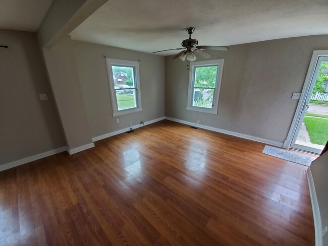 Building Photo - 4 Bedroom 1 Bath Home