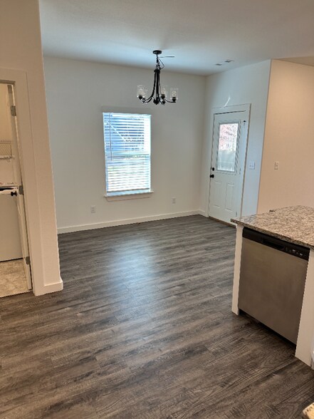 Building Photo - 5 Hawthorn Ln