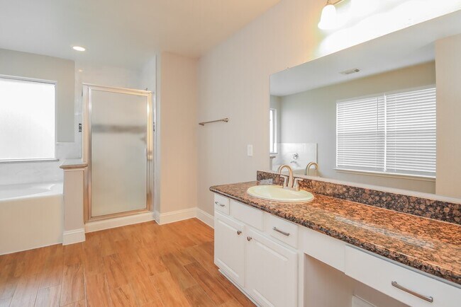 Building Photo - 553 Small Cedar Dr
