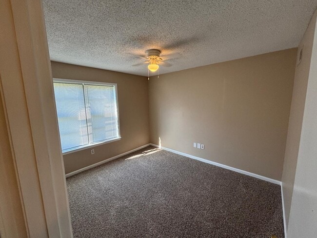 Building Photo - 6810 Sycamore Hill Dr