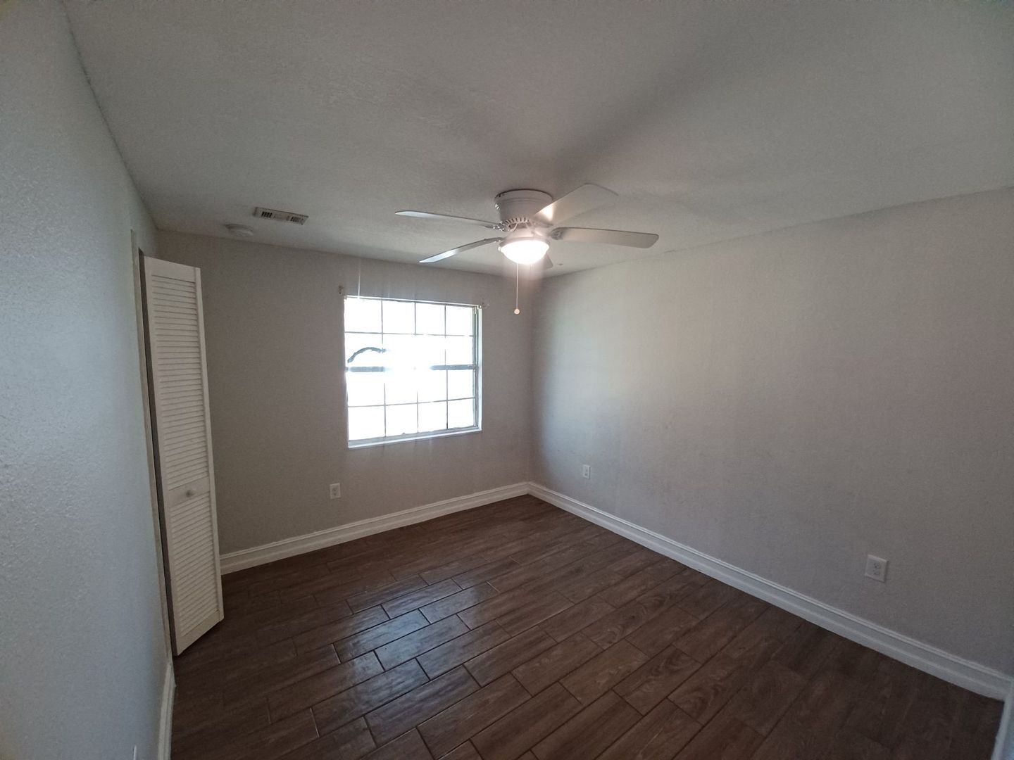 Building Photo - Priced to Rent 3/2 in Fort Myers