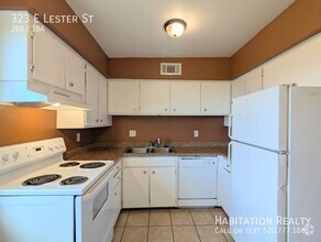 Building Photo - 2Bed/1Bath University Area, Triplex at Sug...