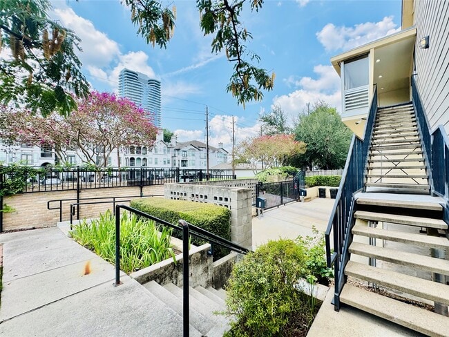 Building Photo - 3131 Cummins St