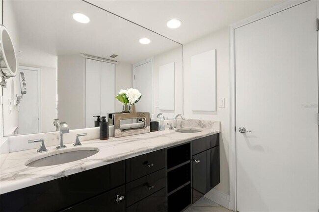 Building Photo - 1750 Benjamin Franklin Dr