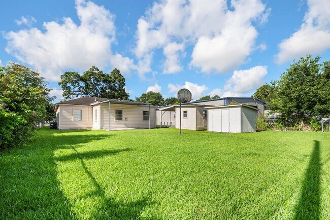 Building Photo - 12413 Almeda Genoa Rd