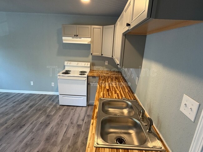 Building Photo - 1129 E Grand Ave