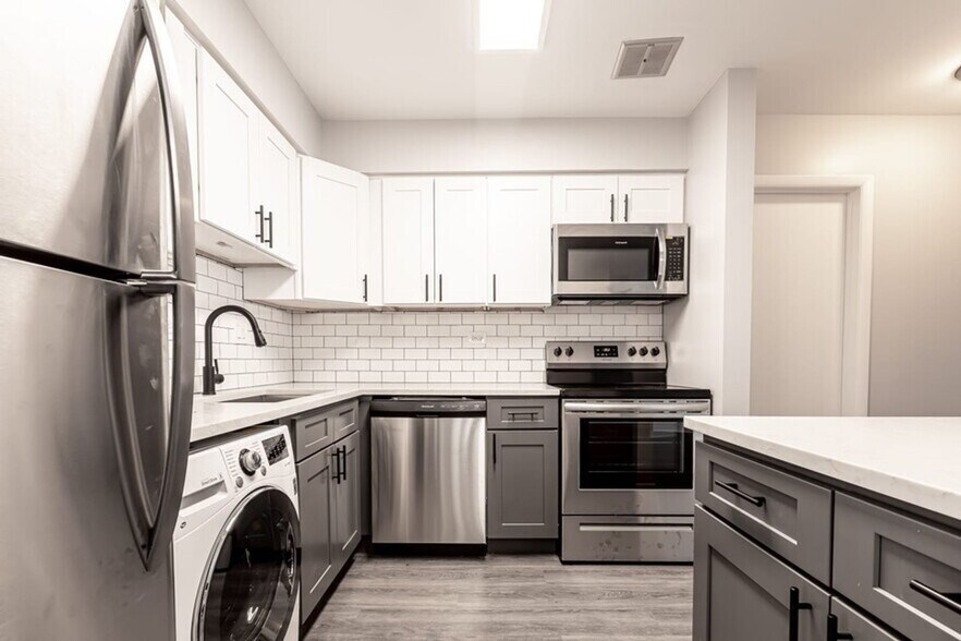 Primary Photo - Grand Park Apartments
