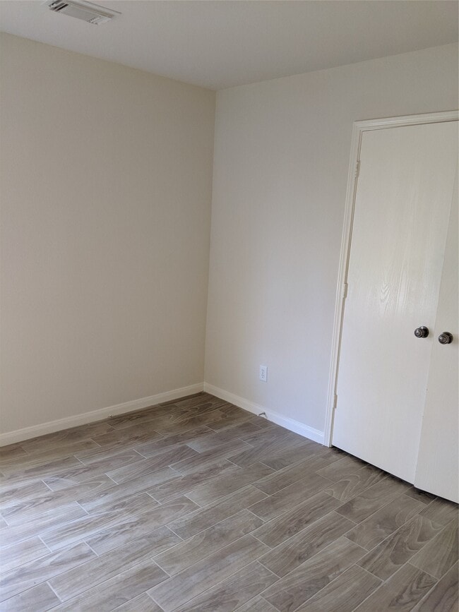 Building Photo - 2027 James Madison Dr
