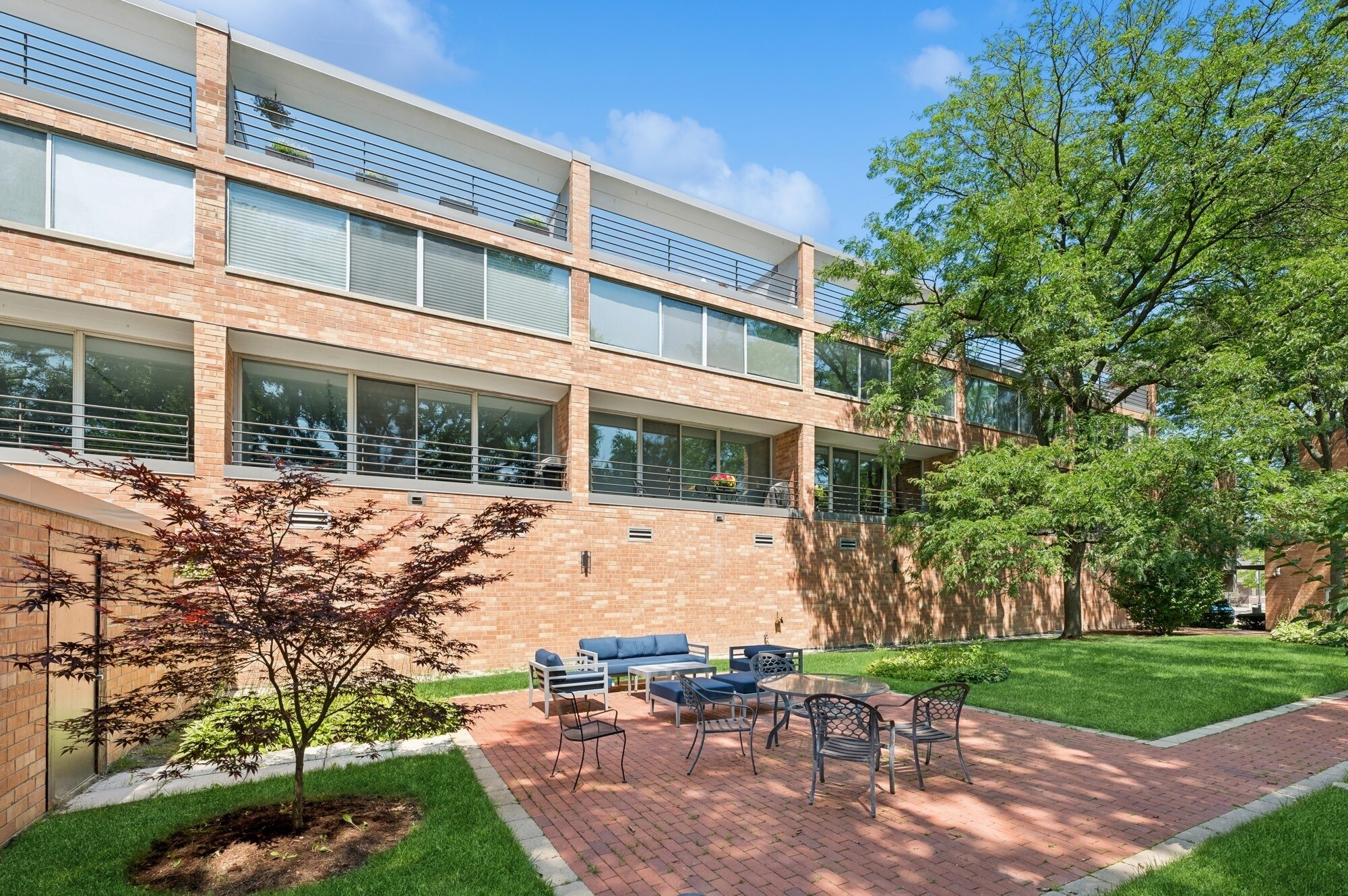 Building Photo - 630 Vernon Ave