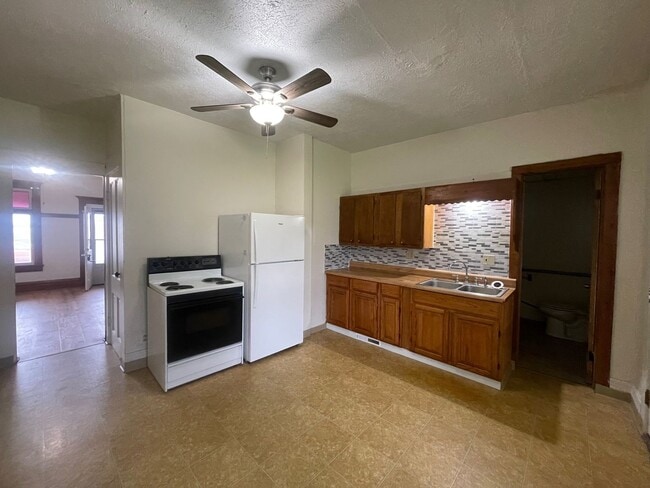 Building Photo - 334O