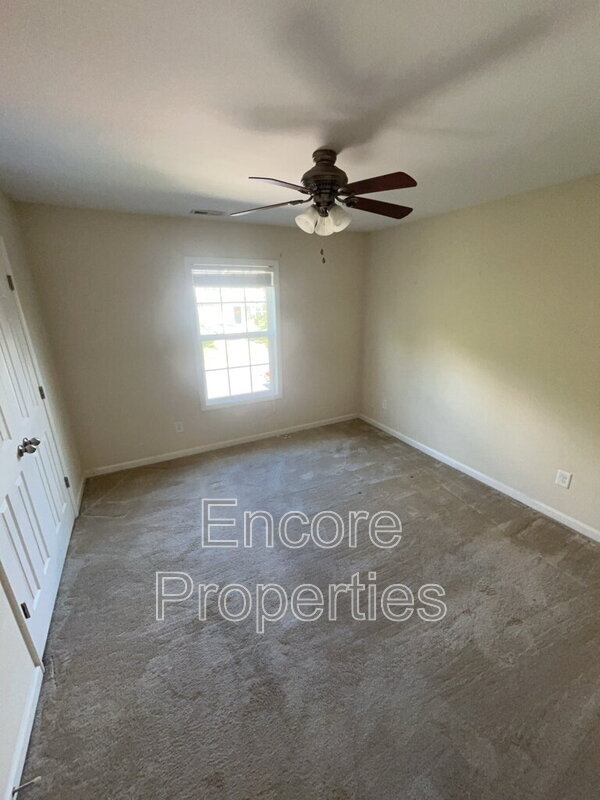 Building Photo - 821 Woodside Park Ln
