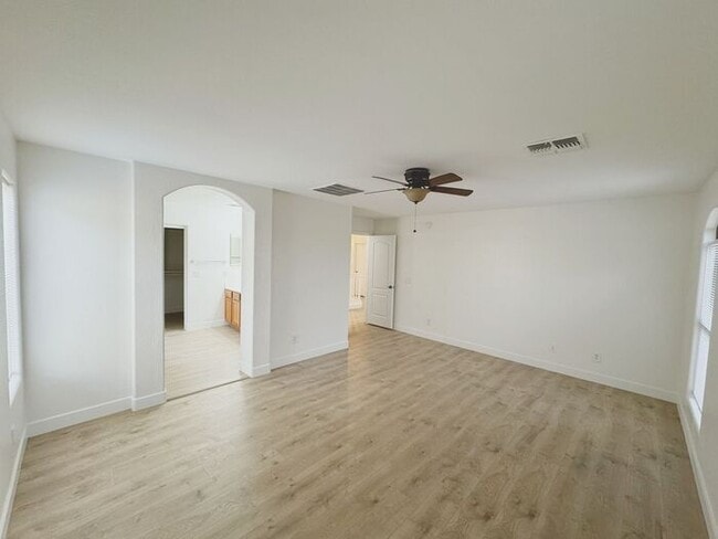 Building Photo - MOVE IN SPECIALS!! 15 DAYS RENT FREE!! Wonderful large, 4 br 2.5 ba family home in Johnson Ranch