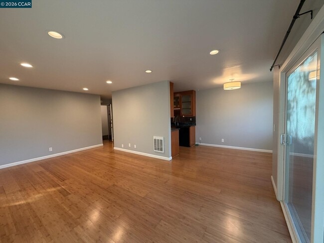 Building Photo - 94 Bayo Vista Ave