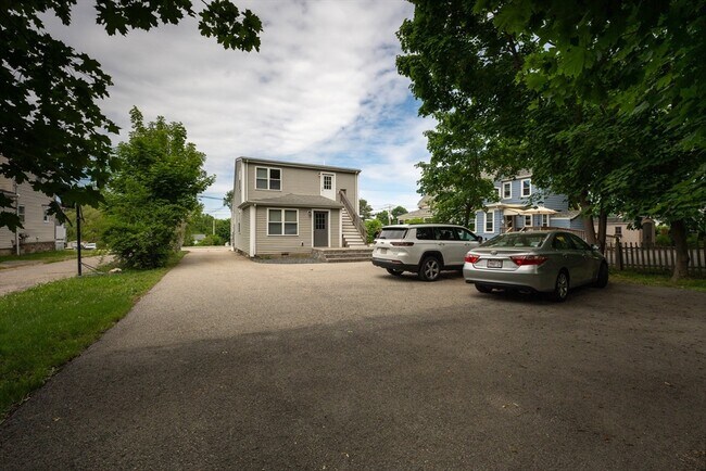 Building Photo - 616 Main St