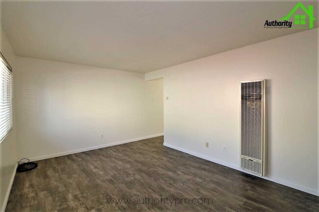 Building Photo - 5375 Rosswood St
