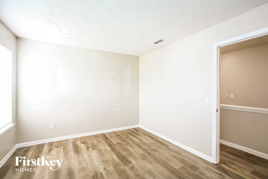 Building Photo - 8438 Aviva Ln