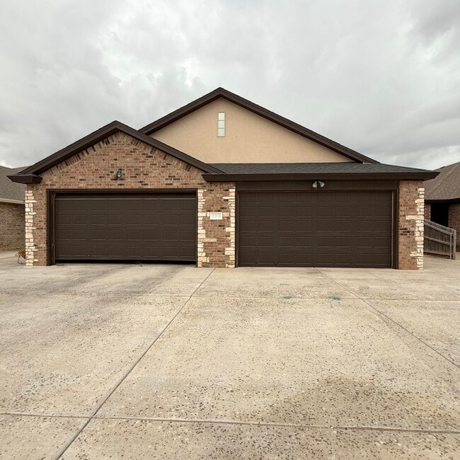 Building Photo - 1215 Preston Trails