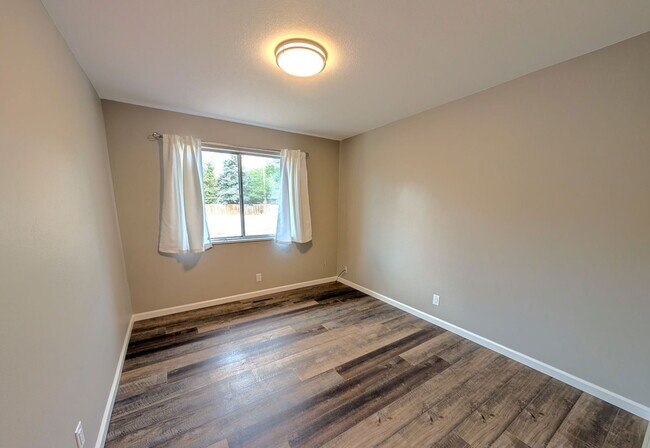 Building Photo - 3504 N Taft Ave