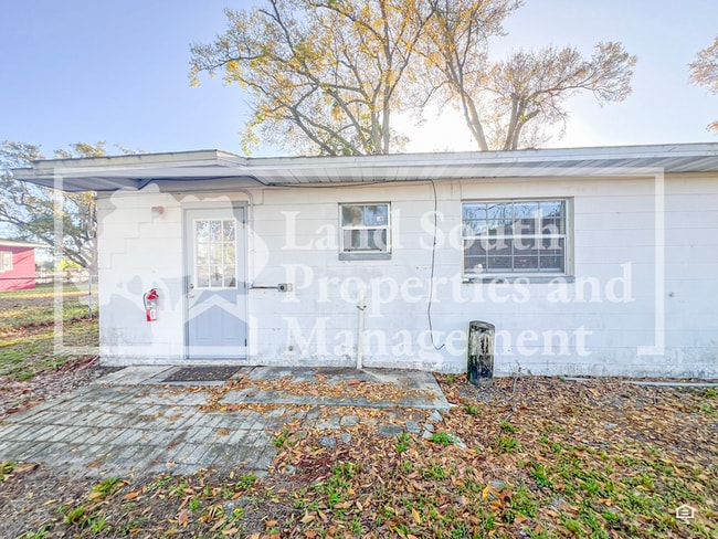 Building Photo - 5852 Olender Dr