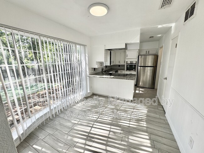Building Photo - 2708 Hilldale Blvd