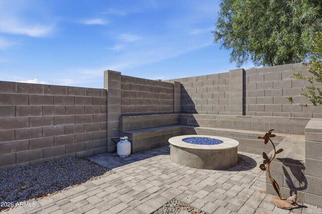 Building Photo - 30558 W Clarendon Ave