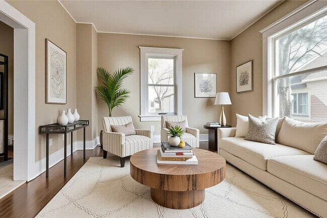 Primary Photo - 423 E Sears St