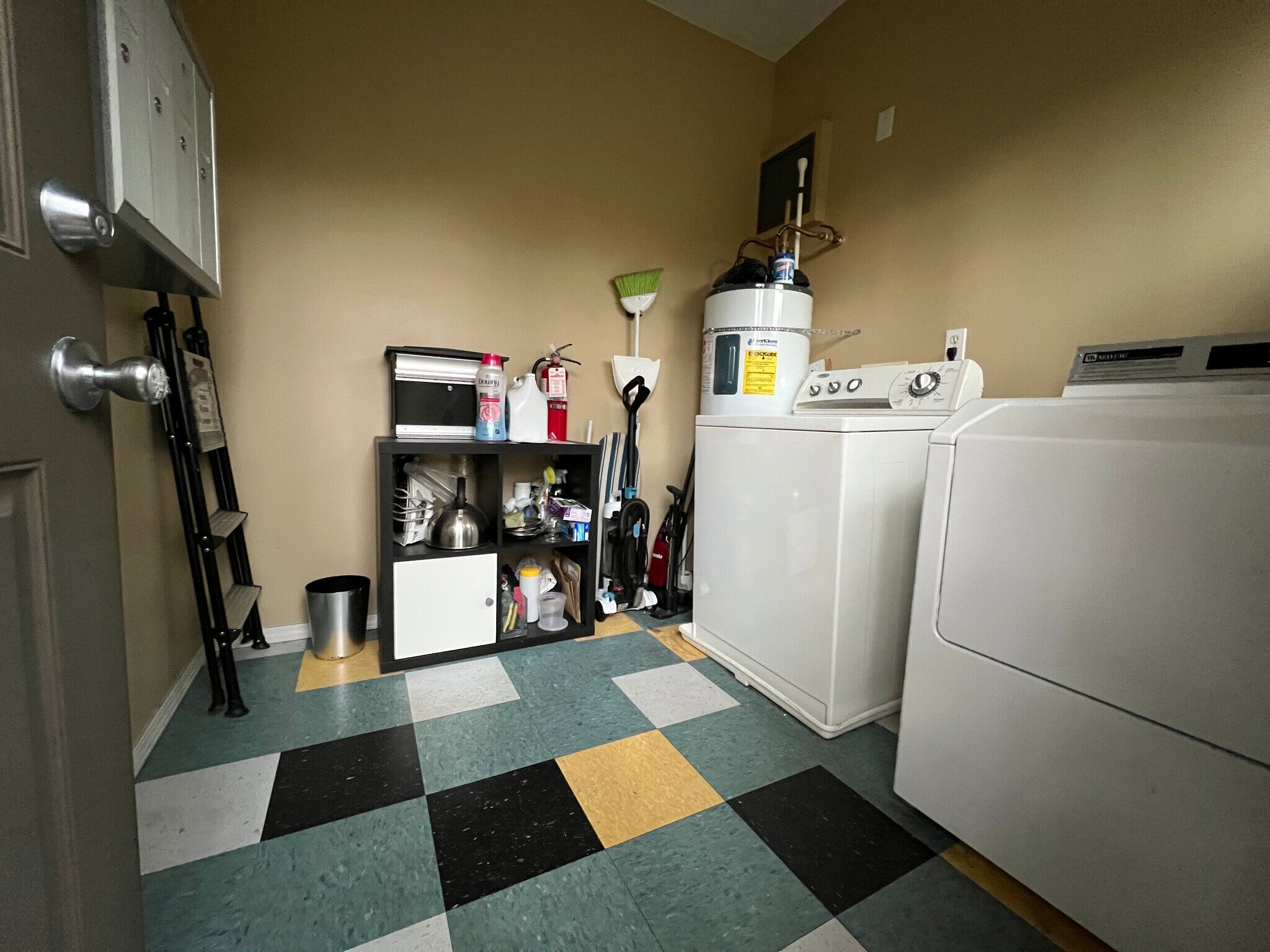 Shared laundry and mail room - 5427 SE Tibbetts St