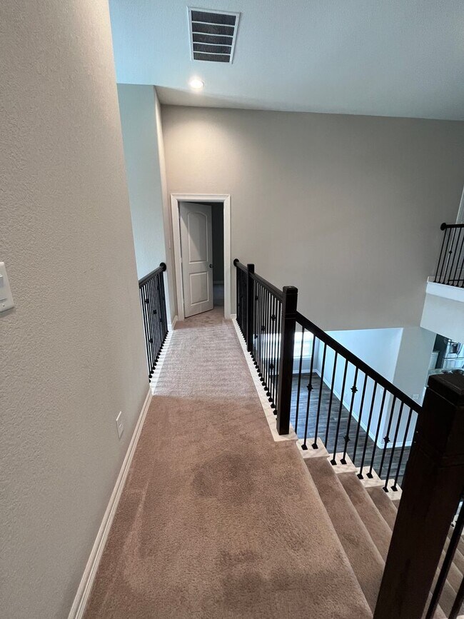 Building Photo - Gorgeous 4-bedroom home!