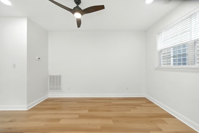 Building Photo - 3018 Silver Charm Cir