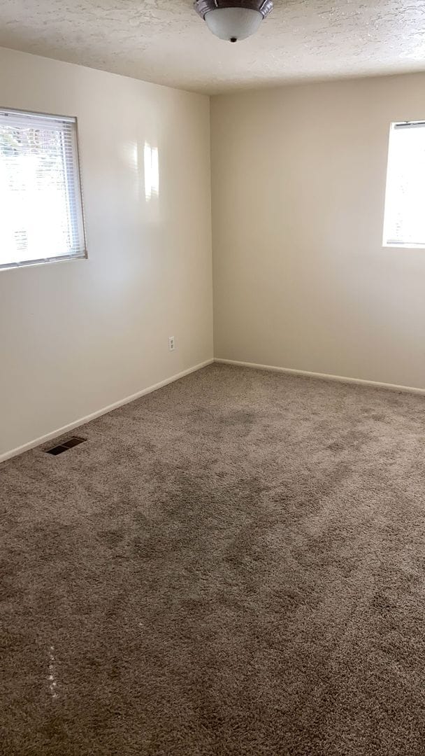 Building Photo - Huge Home In The West Bench Neighborhood!